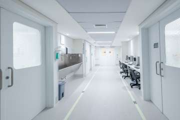 Hospital corridor and seating area inside Baía Sul Mulher, Florianópolis