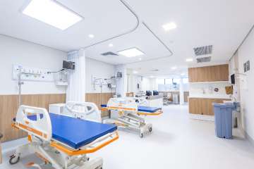 Treatment/observation room with medical beds at Baía Sul Mulher, Florianópolis