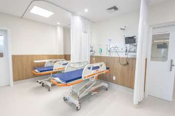 Treatment/observation room with medical beds at Baía Sul Mulher, Florianópolis